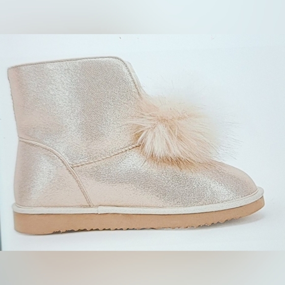 NIB GOLD POM POM FLUFFY FURRY LINED NON SLIP SOLE SIZE 5.5 - Picture 2 of 15